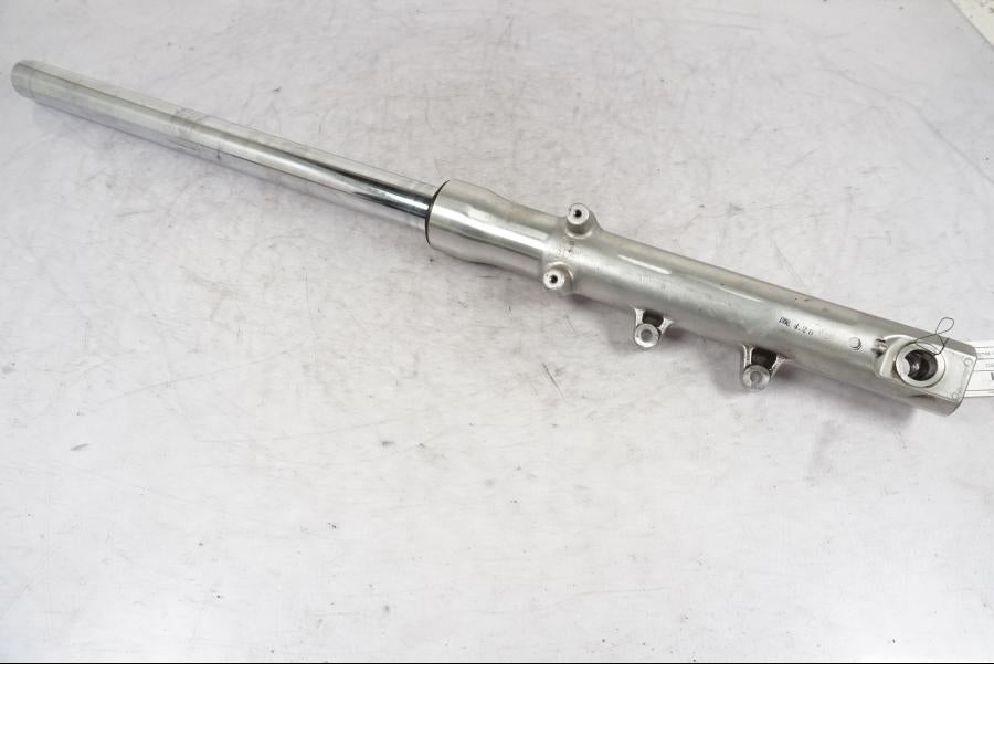 Framsidan på Gaffelben från en Honda VT 600 C -1998 motorcykel.