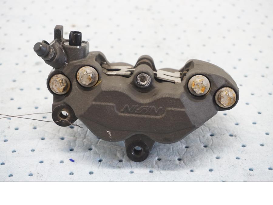 Framsidan på Bromsok från en Kawasaki Z 900 -2019 motorcykel.