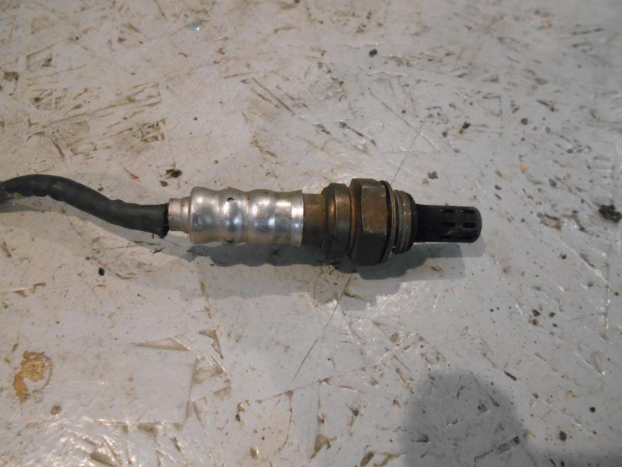 Framsidan på Lambdasond från en BMW K 1300 R -2009 motorcykel.