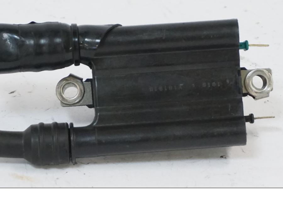 Höger sida på Tändspole från en Honda CB 650 R -2019 motorcykel.