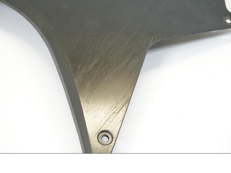 Vänster sida på Motorspoiler från en BMW S 1000 RR -2010 motorcykel.