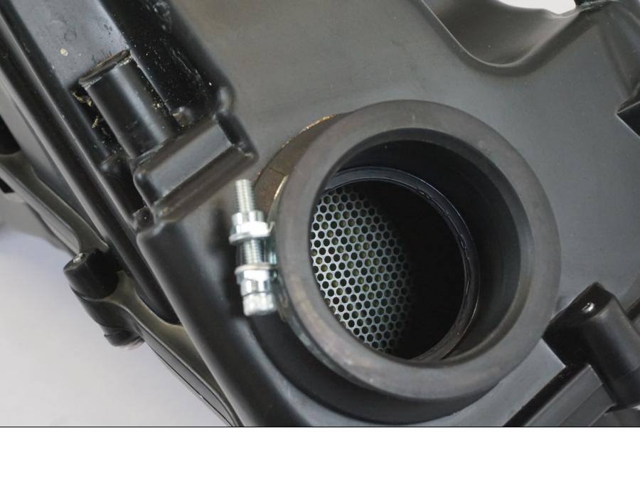 Baksidan på Luftburk från en Triumph Trident -2021 motorcykel.