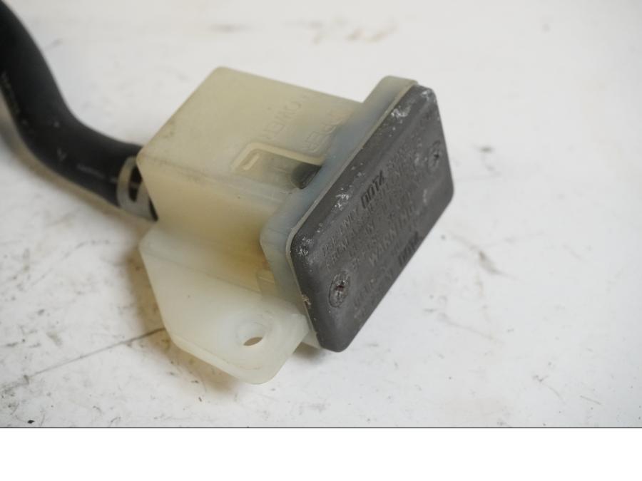 Baksidan på Bromshuvudcylinder från en Suzuki GSX-R 600 -1999 motorcykel.