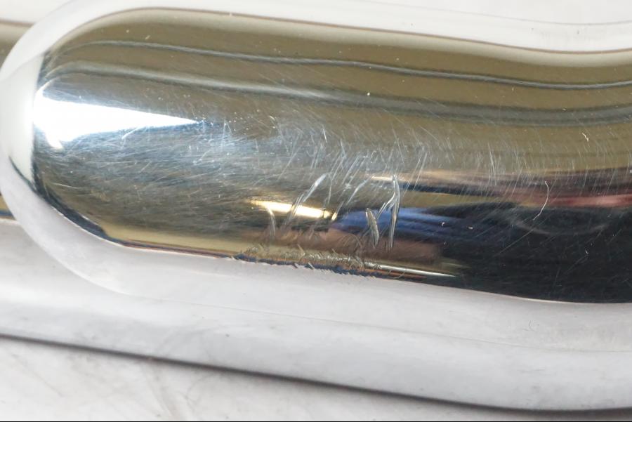 Höger sida på Grenrör från en Yamaha XVS 1100 -2000 motorcykel.