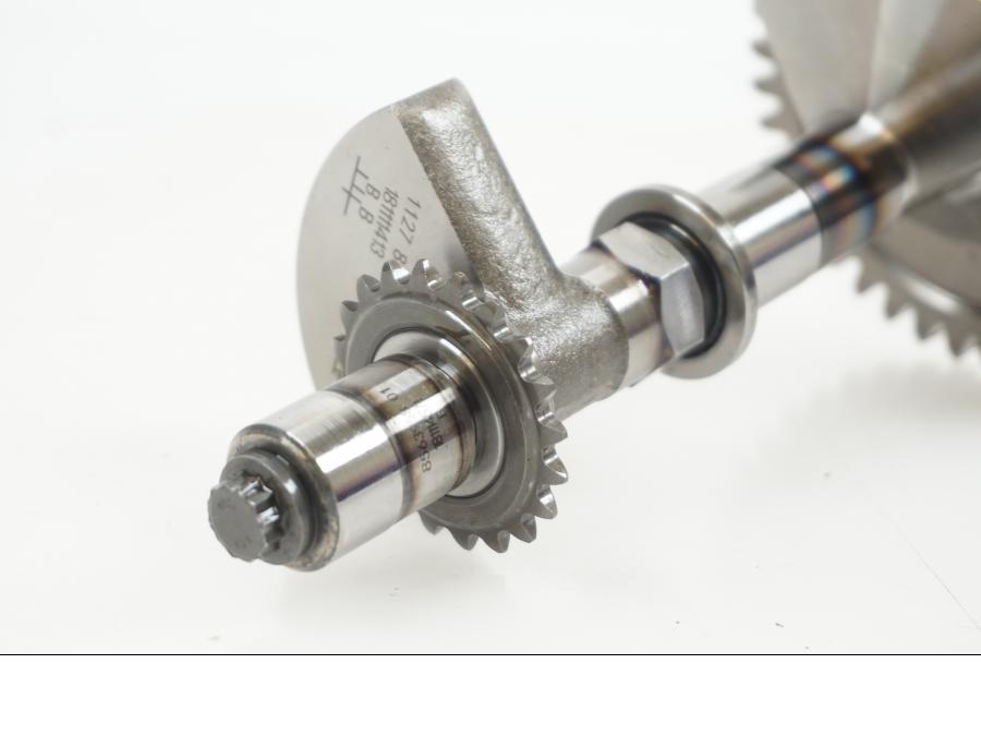 Snett uppifrån på Motordelar från en BMW F 850 GS -2019 motorcykel.