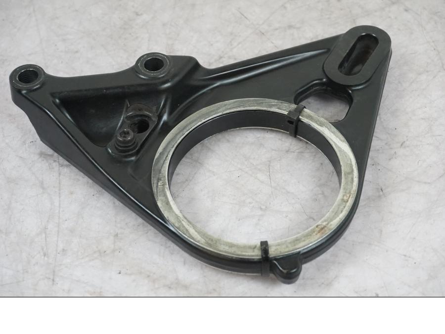 Baksidan på Bromsoksfäste från en Ducati Diavel -2015 motorcykel.