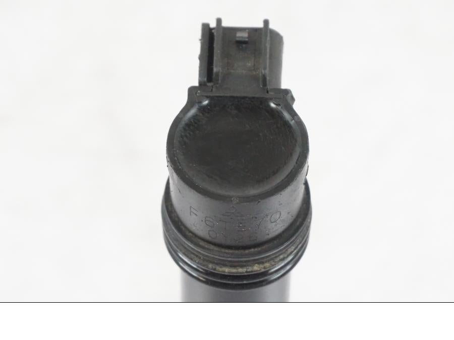 Vänster sida på Tändspole från en Kawasaki ZX-6R -2011 motorcykel.