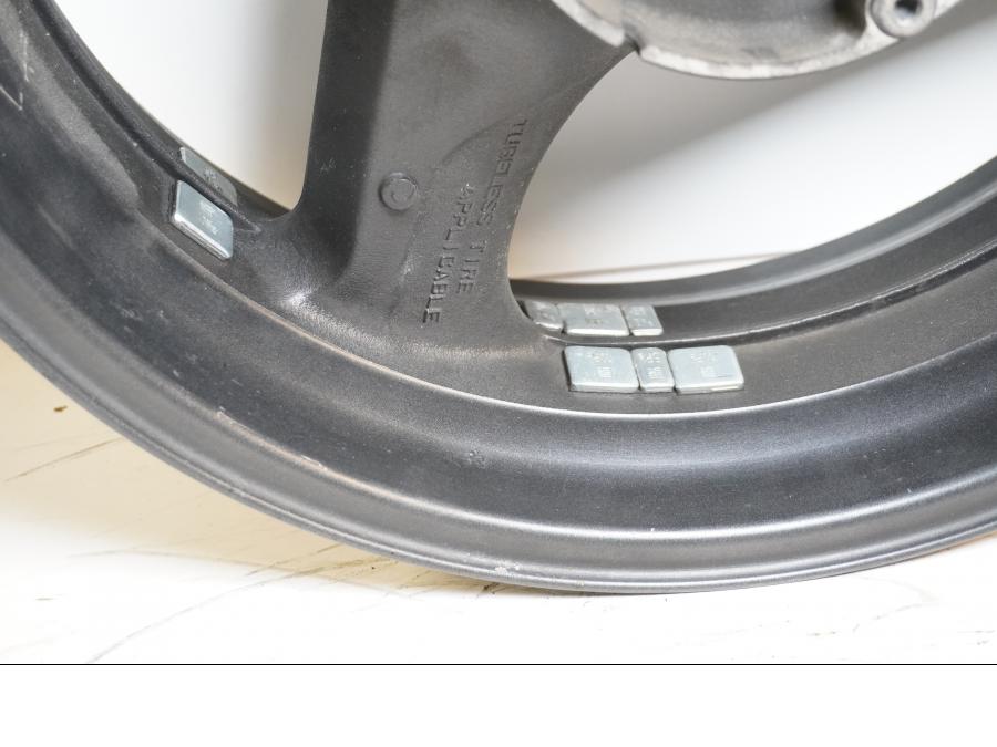 Extrabild3 på Fälg från en Honda CB 600 Hornet -2001 motorcykel.