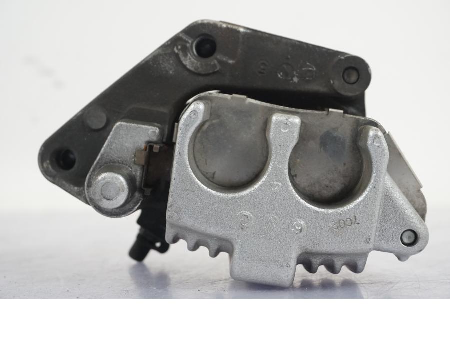 Snett nerifrån på Bromsok från en H-D Sportster 883 XL -2007 motorcykel.