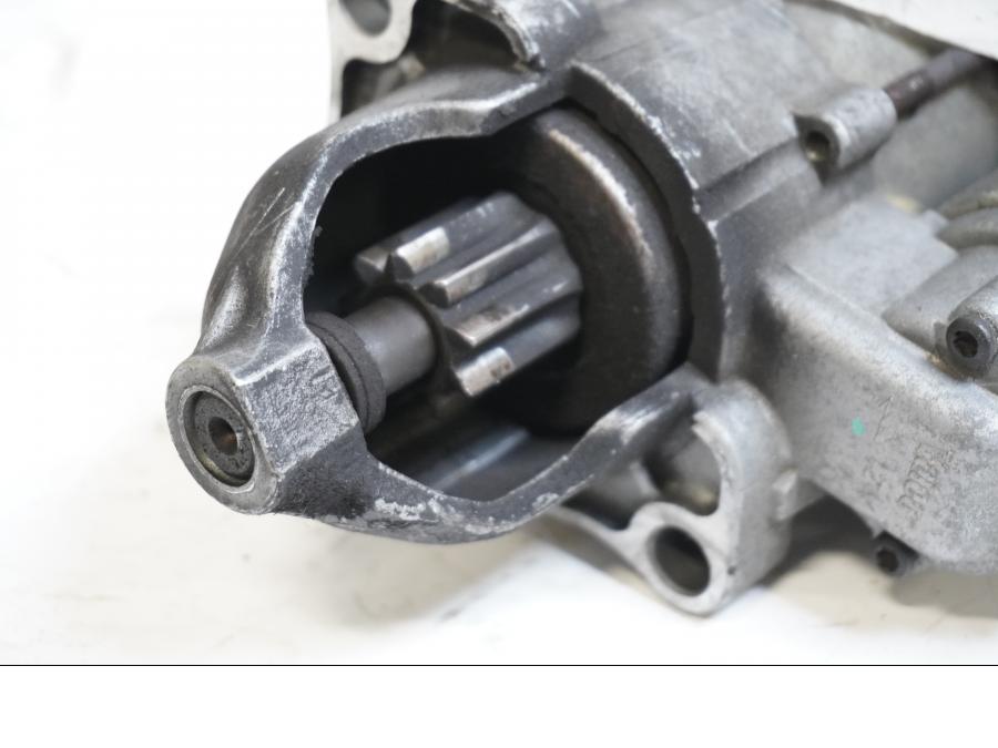 Höger sida på Startmotor från en BMW R 1200 GS -2004 motorcykel.