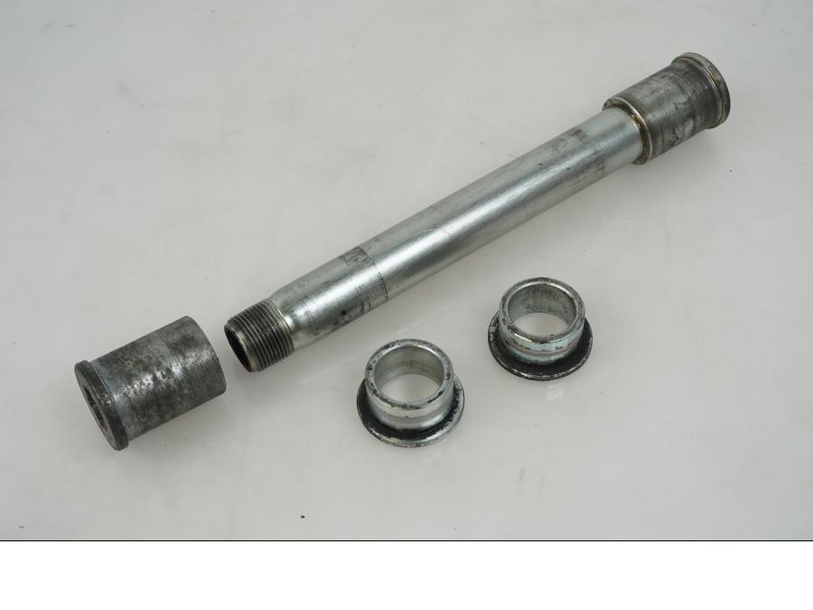 Framsidan på Axel från en Kawasaki ZX-9R -2001 motorcykel.