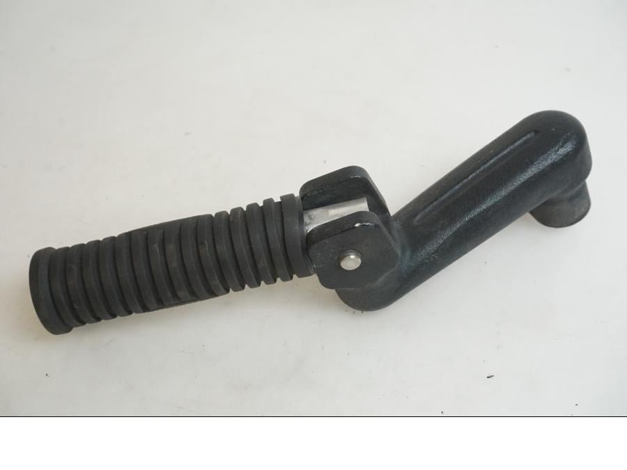 Höger sida på Fotpinne från en Indian Chieftain Dark Horse -2019 motorcykel.