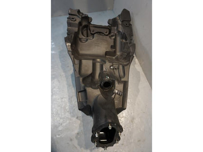 Vänster sida på Bensintank från en Ducati Diavel -2015 motorcykel.