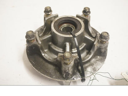 Framsidan på Drevfäste från en Triumph Daytona 650 -2005 motorcykel.