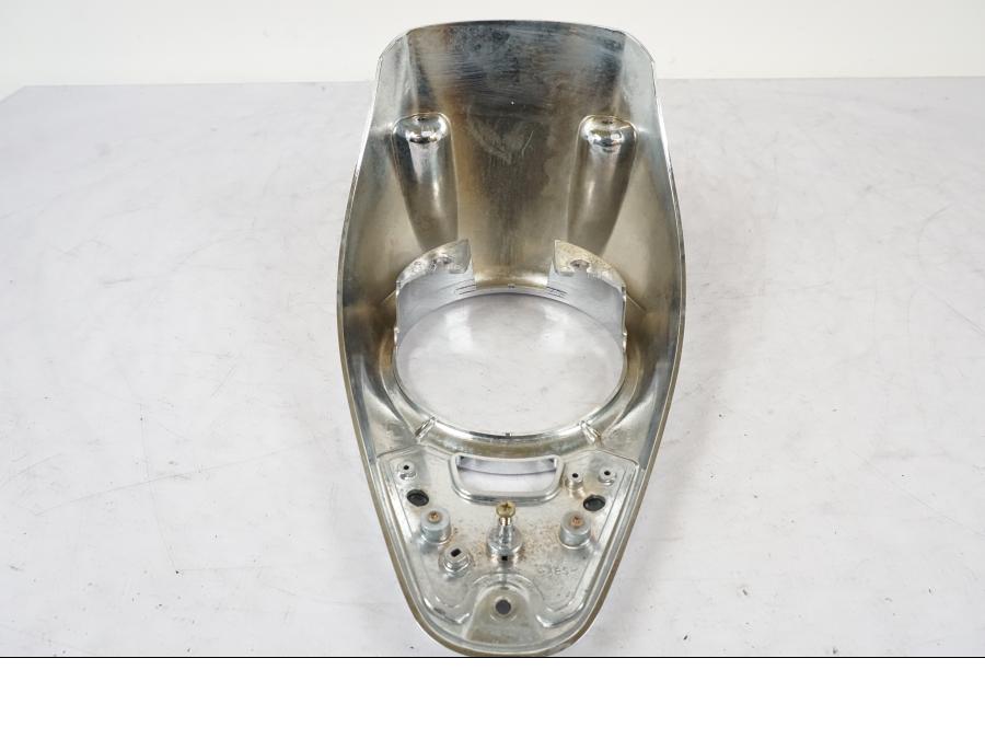 Snett nerifrån på Instrumentkåpa från en Suzuki VL 800 -2002 motorcykel.