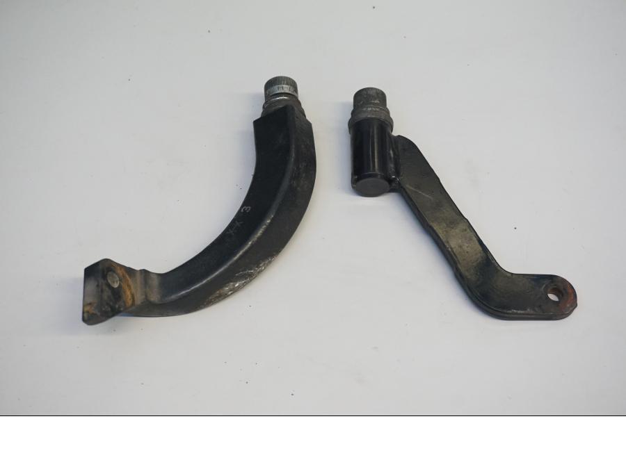 Framsidan på Fotplattefäste från en H-D Touring Road King Classic FLHRCI -2008 motorcykel.