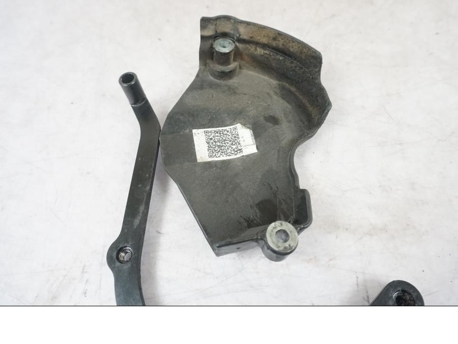 Snett uppifrån på Drevkåpa från en KTM 1290 Super Adventure S -2022 motorcykel.