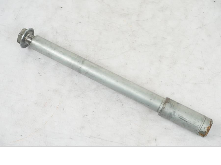 Framsidan på Axel från en Honda CBR 1100 XX -1999 motorcykel.