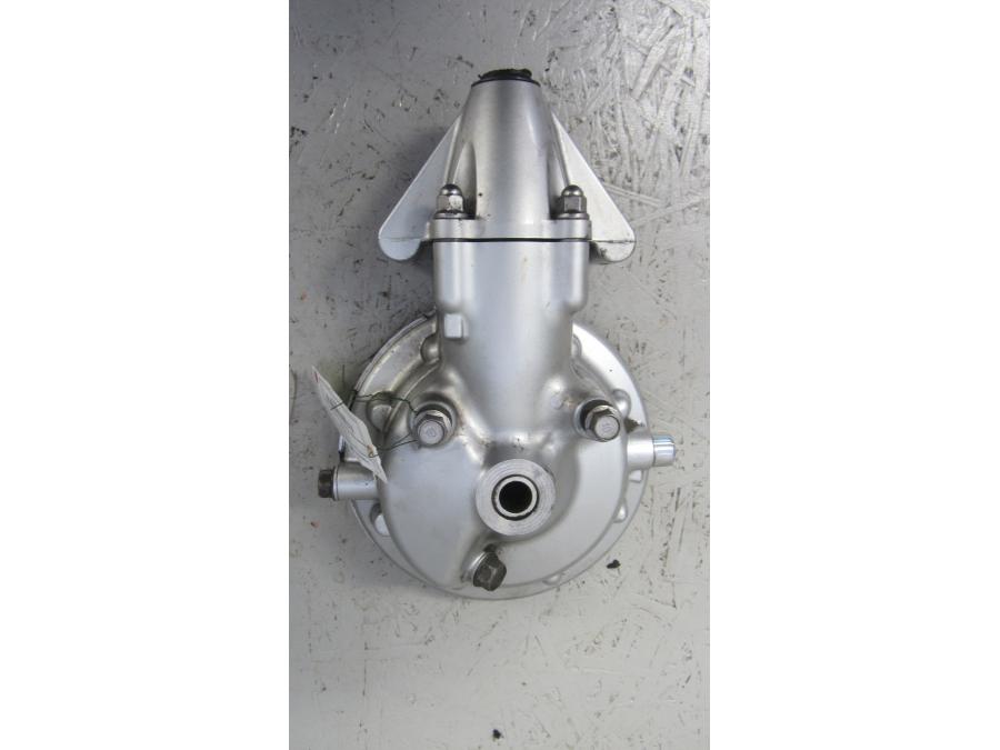 Framsidan på Slutväxel från en Yamaha XVS 1100 -2002 motorcykel.