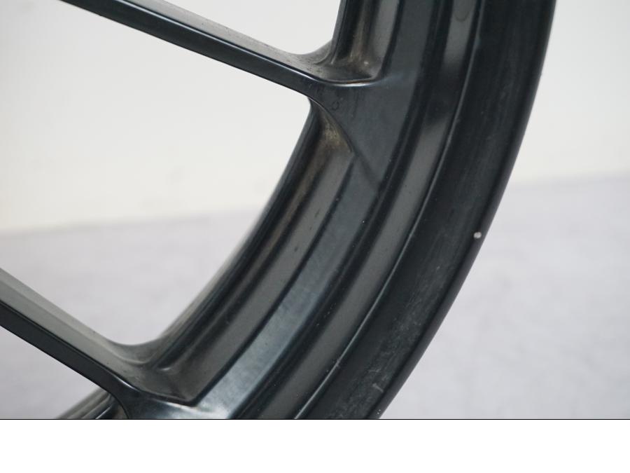 Extrabild5 på Fälg från en Yamaha MT 125 -2017 motorcykel.