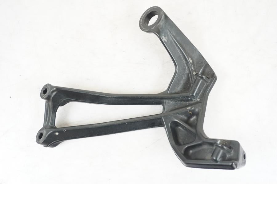 Snett uppifrån på Fotpinnefäste från en Ducati Multistrada 950 -2020 motorcykel.