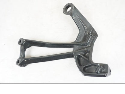 Snett uppifrån på Fotpinnefäste från en Ducati Multistrada 950 -2020 motorcykel.