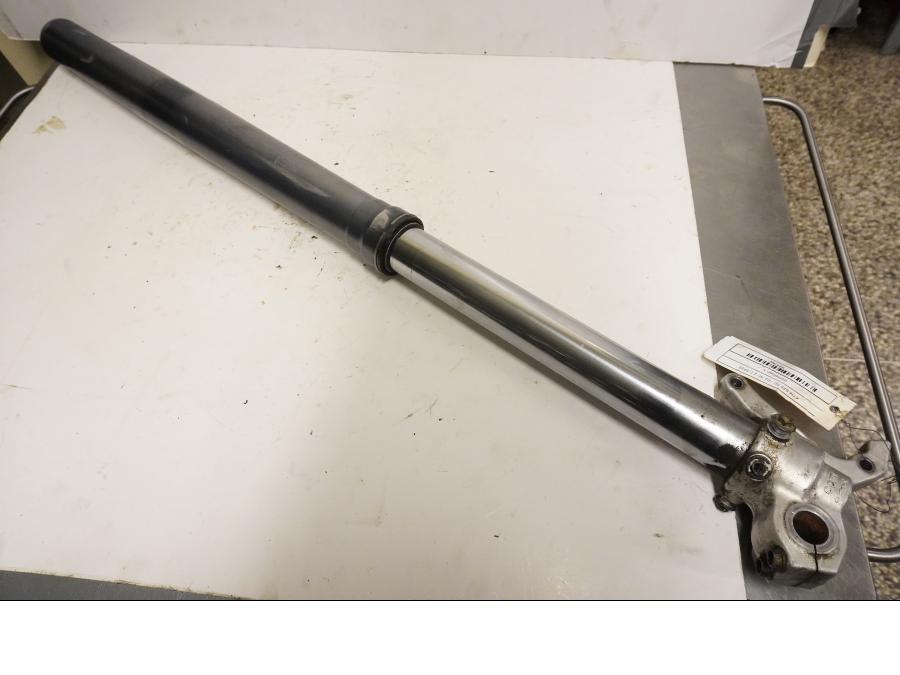 Framsidan på Gaffelben från en KTM 625 SC SM -2002 motorcykel.