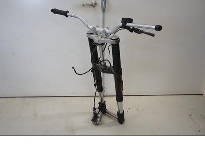 Baksidan på Gaffelpaket från en KTM 690 Duke -2016 motorcykel.