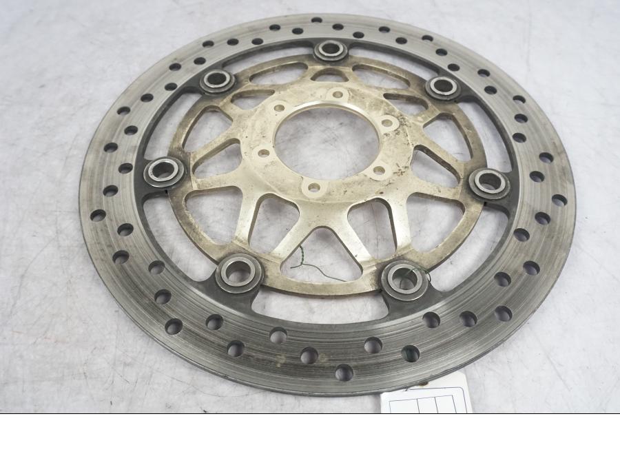 Framsidan på Bromsskiva från en Honda VFR 800 -1998 motorcykel.