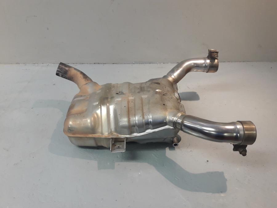 Framsidan på Mellanburk från en BMW R 1150 R -2004 motorcykel.