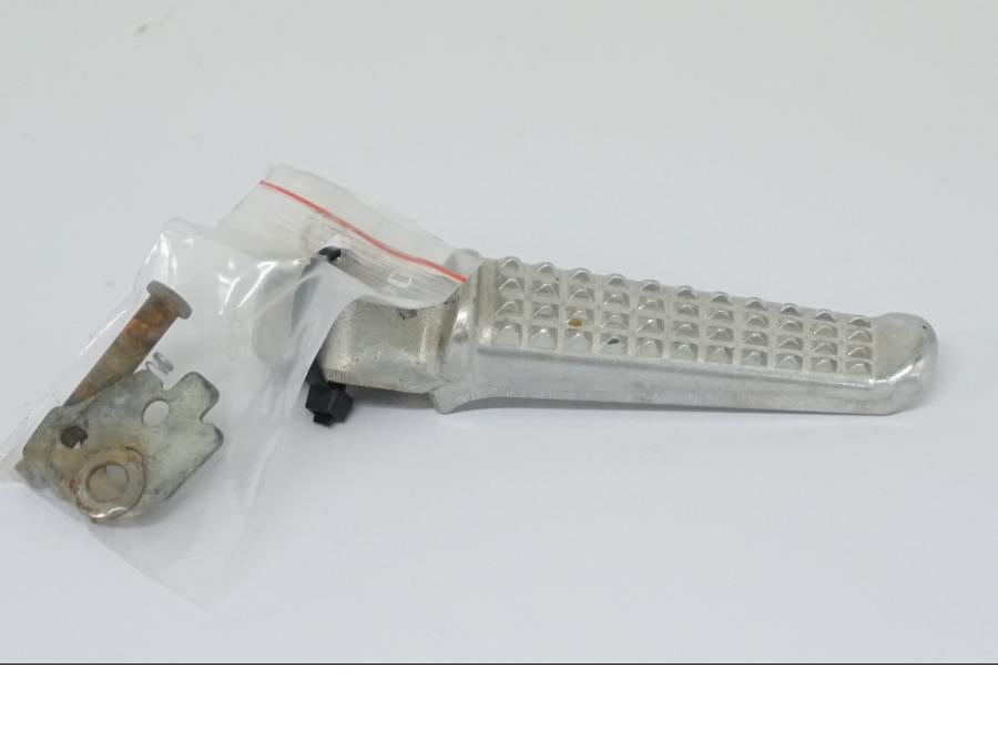 Framsidan på Fotpinne från en Honda CBR 900 RR -2002 motorcykel.