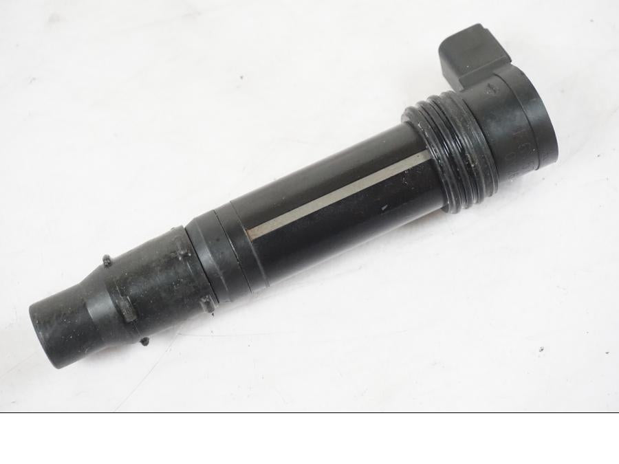 Vänster sida på Tändspole från en Kawasaki ZX-6R -2011 motorcykel.