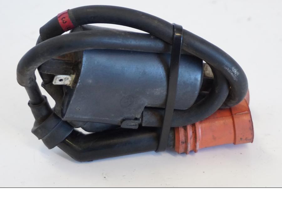 Baksidan på Tändspole från en Yamaha YZF 1000 R -1997 motorcykel.