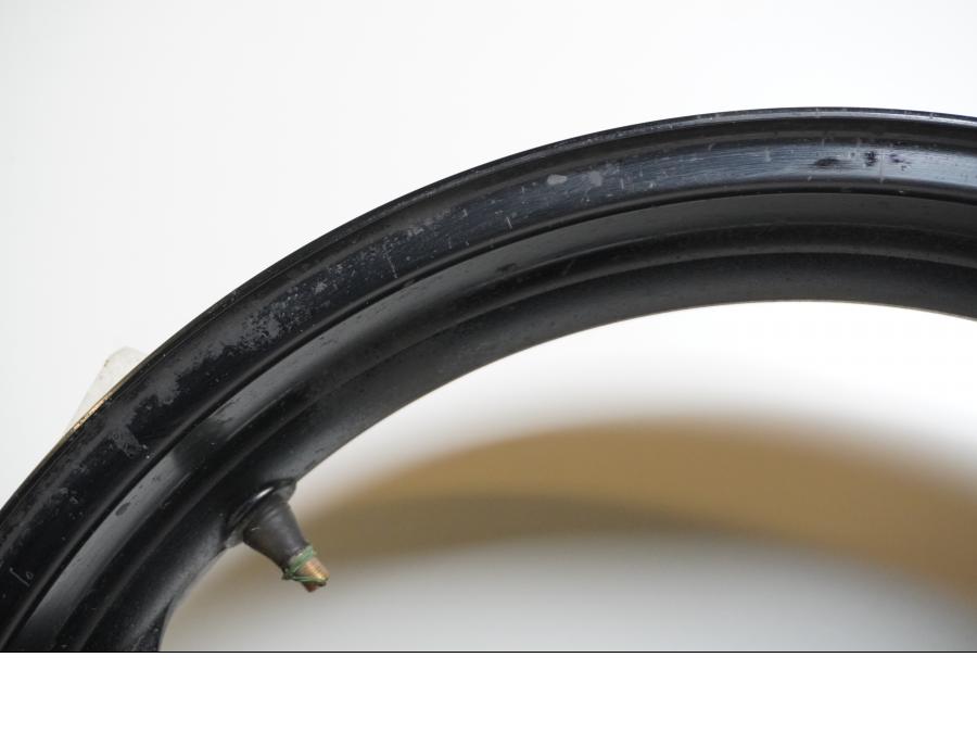 Extrabild5 på Fälg från en Suzuki DL 1000 -2006 motorcykel.