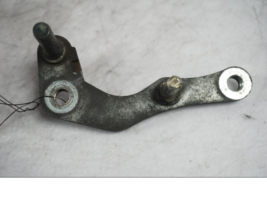 Baksidan på Bromsoksfäste från en Yamaha XTZ 660 -1995 motorcykel.