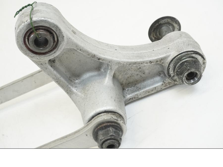 Vänster sida på Stötdämparlänkage från en Suzuki GSX-R 1000 -2005 motorcykel.