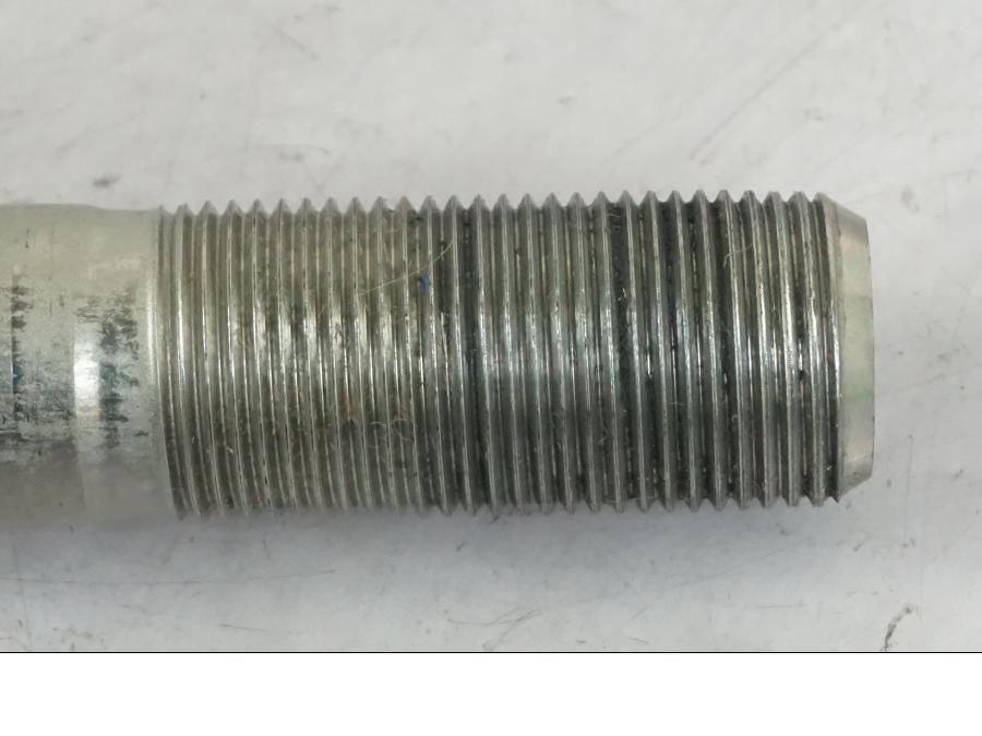 Baksidan på Axel från en Kawasaki Z 900 -2019 motorcykel.