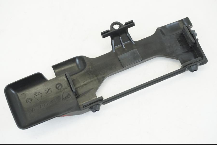 Extrabild2 på Batterihållare från en Ducati Streetfighter V4 -2020 motorcykel.