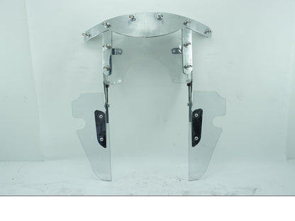 Framsidan på Vindrutefäste från en Kawasaki VN 1500 Classic Tourer -2001 motorcykel.