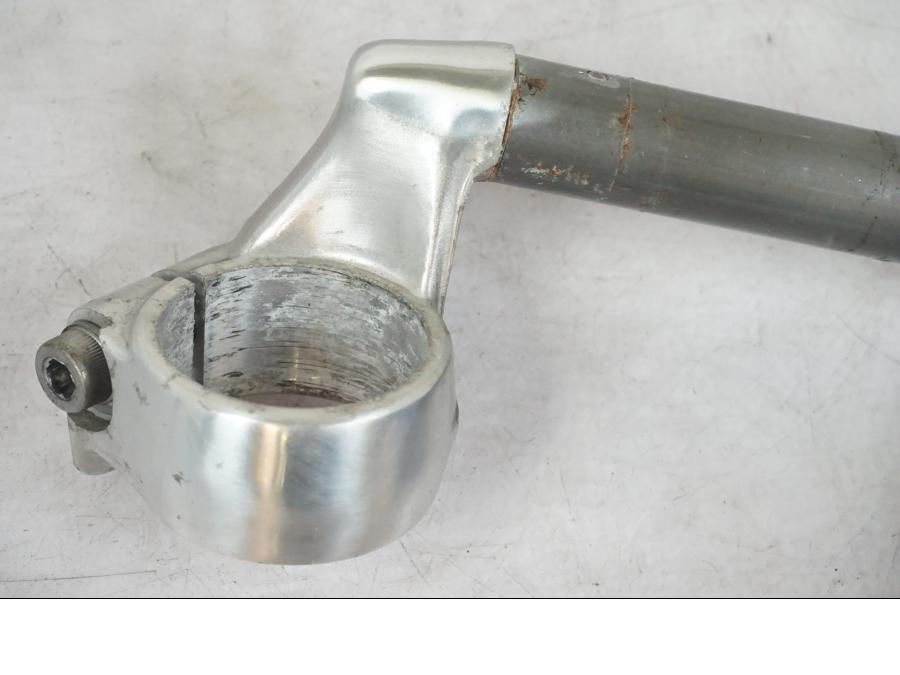 Baksidan på Styre från en Honda CBR 1100 XX -1999 motorcykel.