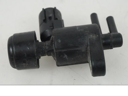 Höger sida på Fuel Evap System från en Honda CBR 1000 -2005 motorcykel.