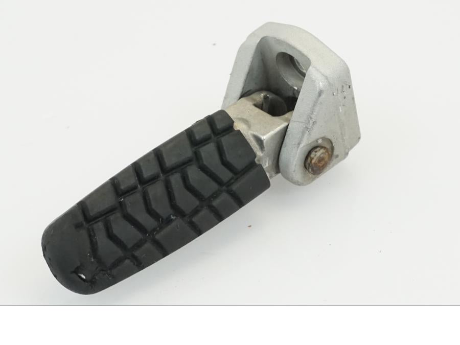 Framsidan på Fotpinne från en KTM 690 Duke -2012 motorcykel.