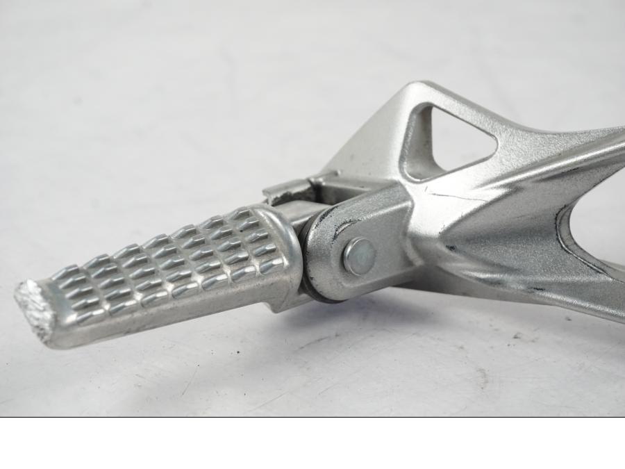 Baksidan på Fotpinne från en Kawasaki ZX-6R -2005 motorcykel.