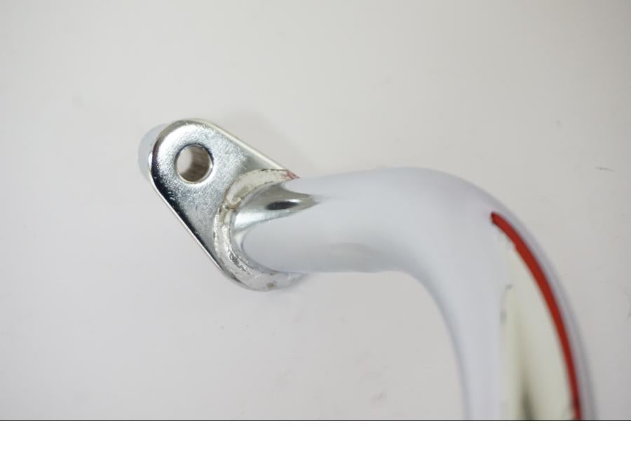 Vänster sida på Motorskyddsbåge från en Kawasaki VN 1700 -2011 motorcykel.