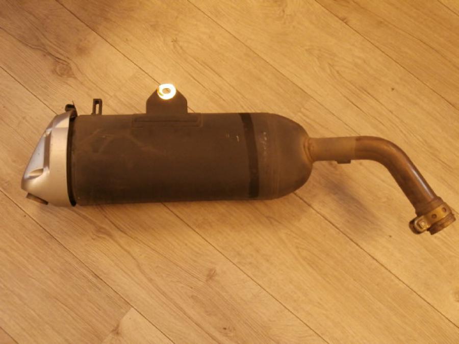 Höger sida på Ljuddämpare från en Yamaha XT 1200 Z -2011 motorcykel.
