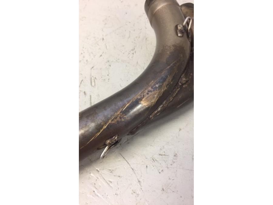 Höger sida på Mellanrör från en Ducati Scrambler 800 -2016 motorcykel.