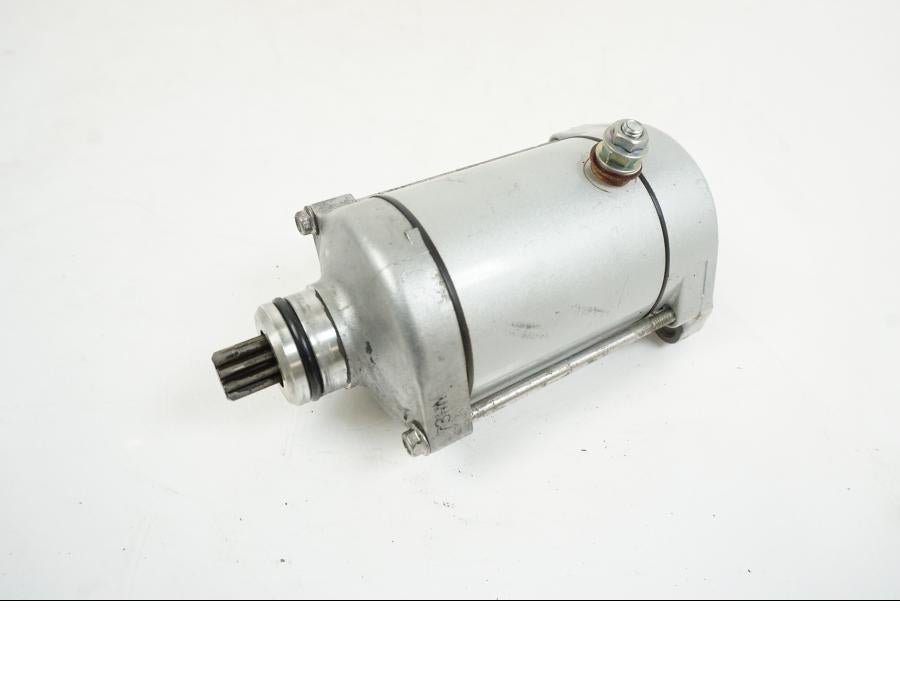 Baksidan på Startmotor från en Yamaha XJR 1300 -2007 motorcykel.