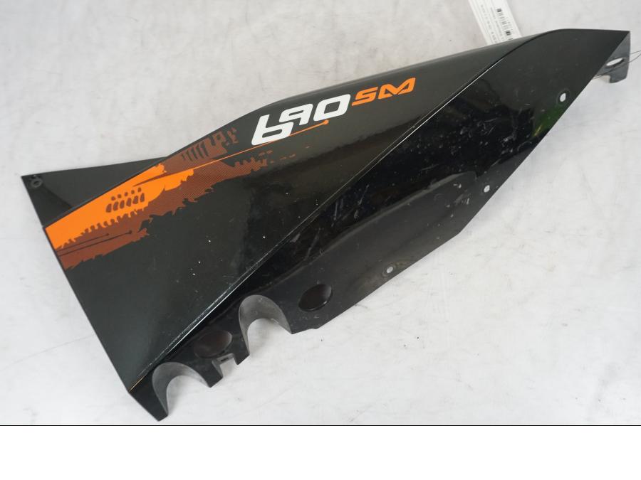 Framsidan på Sidopanel från en KTM 690 SM R -2009 motorcykel.