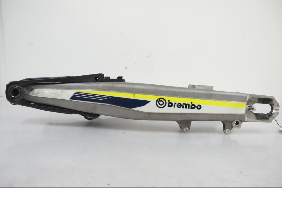 Baksidan på Sving från en Husqvarna 701 SUPERMOTO ABS -2016 motorcykel.