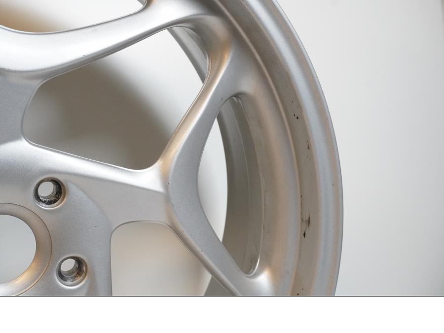 Vänster sida på Fälg från en BMW F 800 ST -2008 motorcykel.